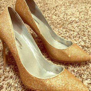 H by Halston Gold Glitter Pumps